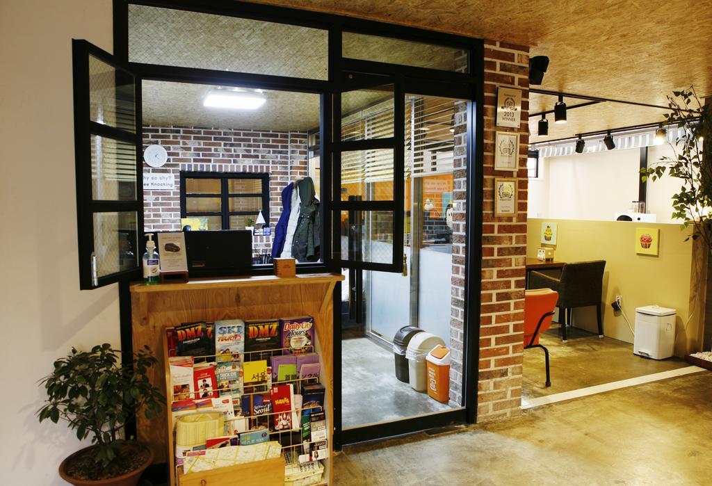 Lee & No Guesthouse Hongdae Seoul Exterior photo