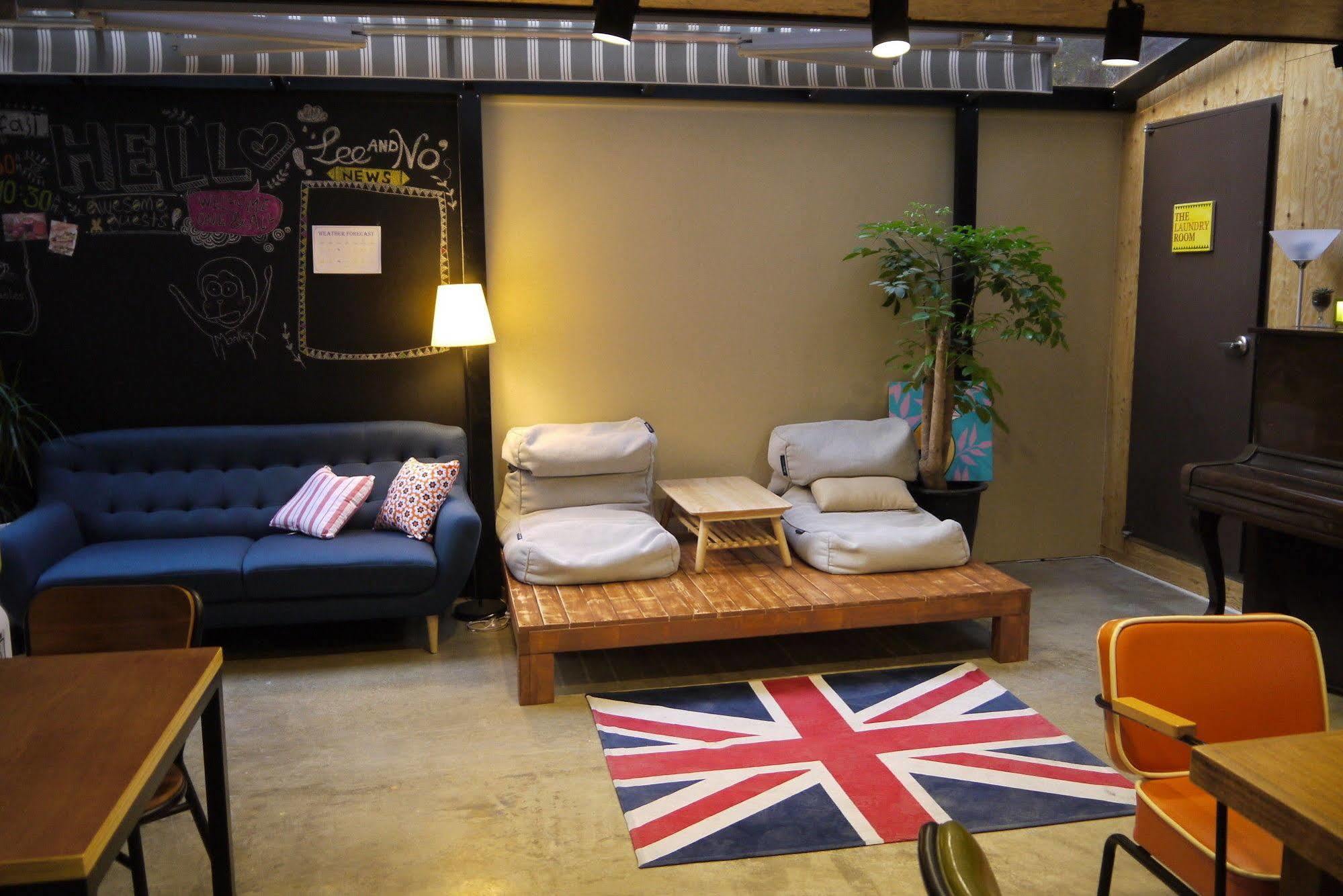 Lee & No Guesthouse Hongdae Seoul Exterior photo